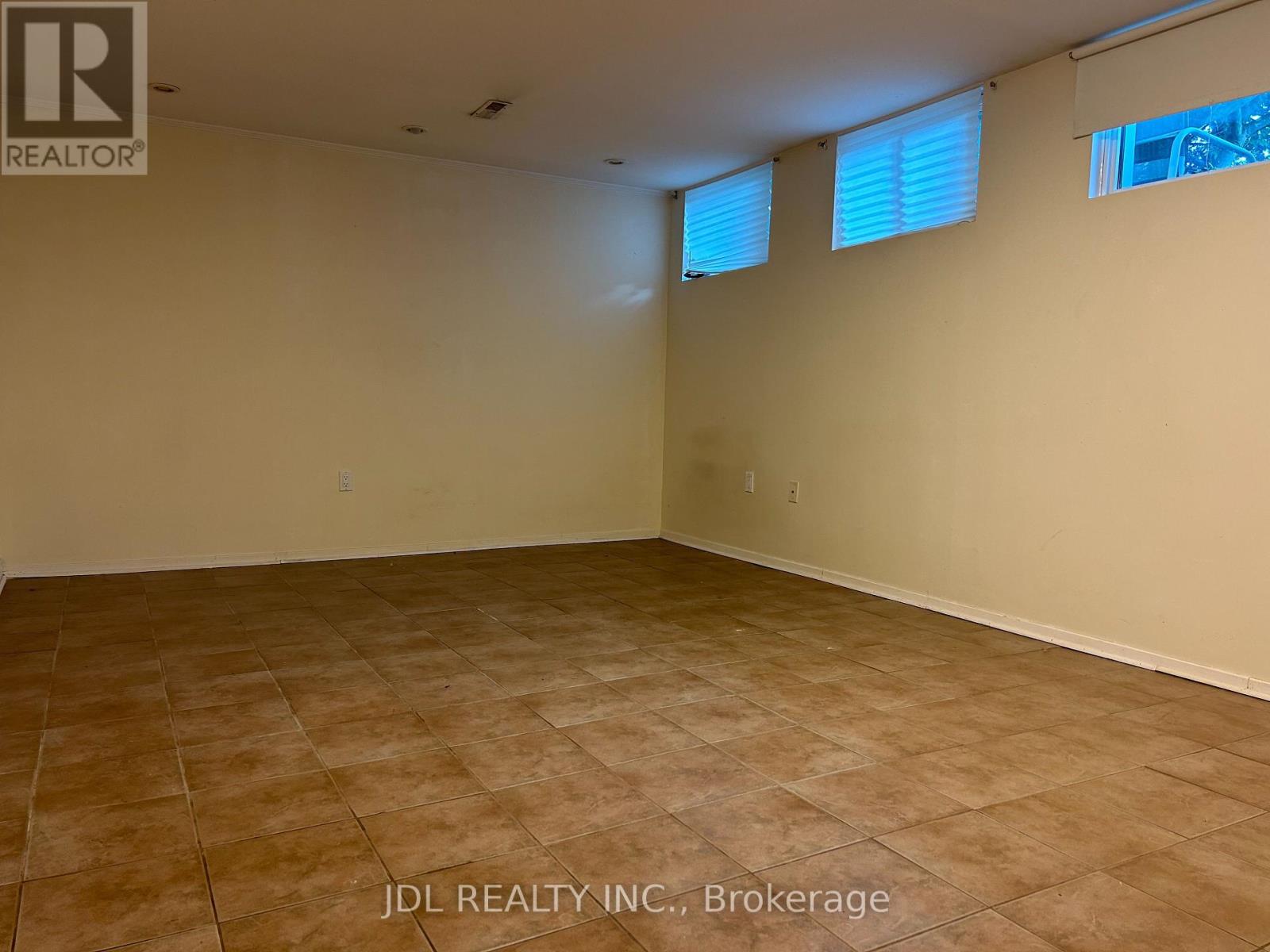 Photo 3 of Entire Basement 23 Pineway Blvd Boulevard, Toronto ON