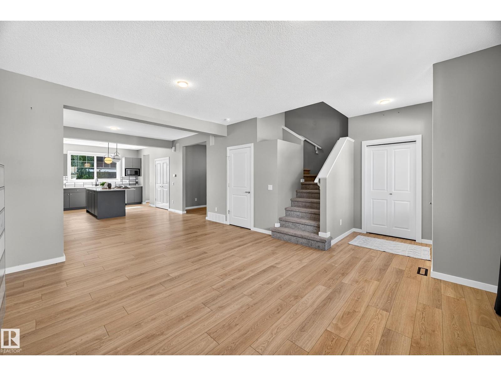 Photo 5 of 6337 Greenaway Av Nw, Edmonton AB