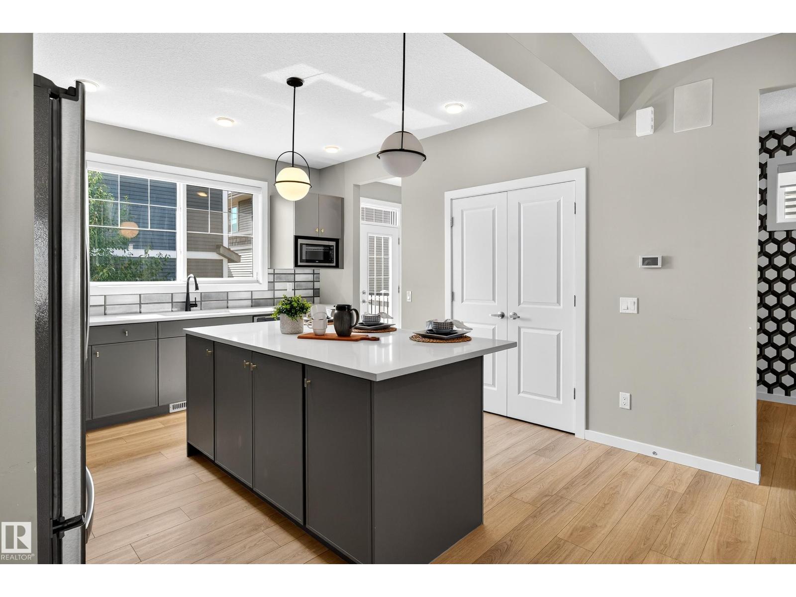 Photo 22 of 6337 Greenaway Av Nw, Edmonton AB