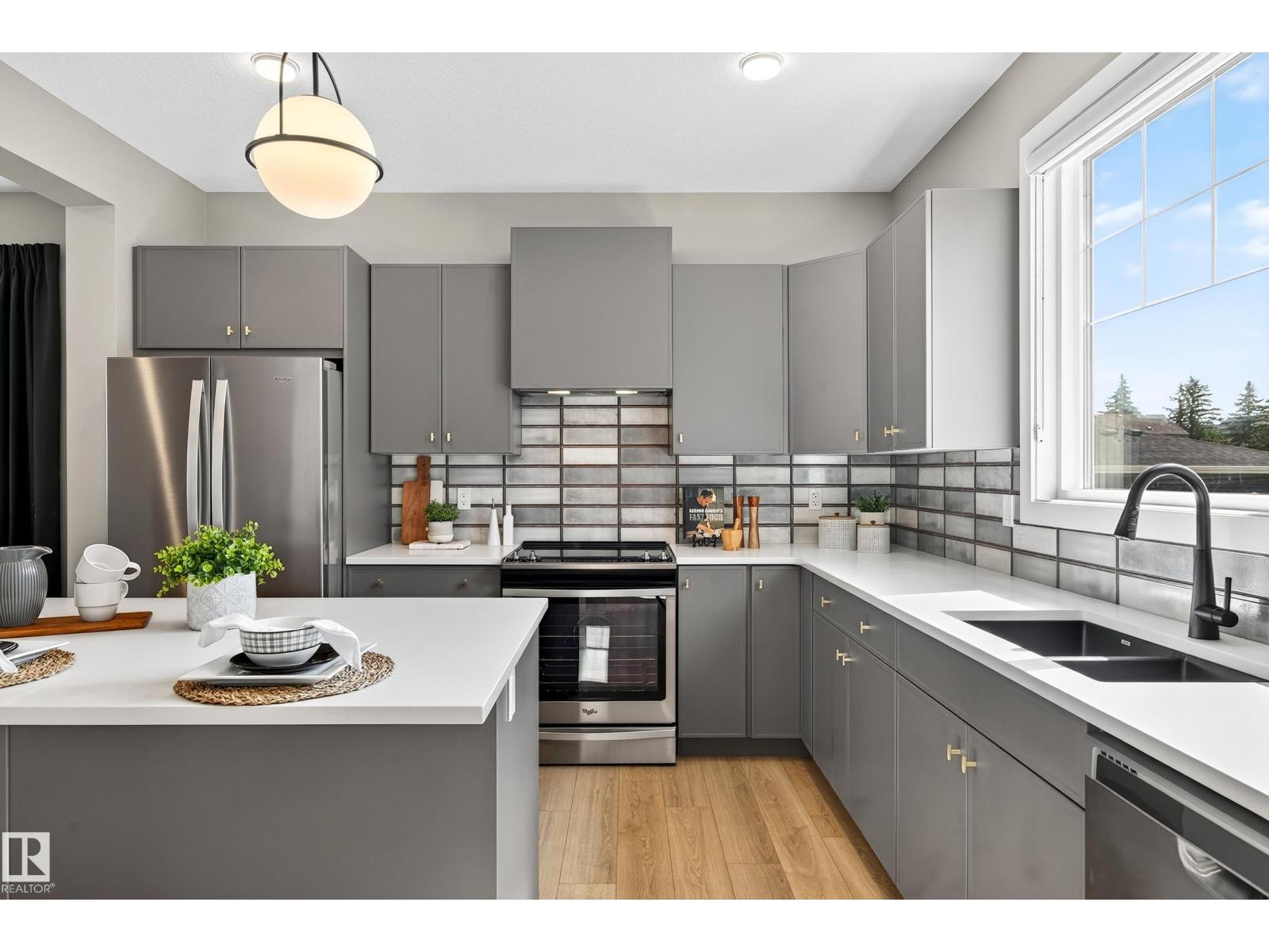 Photo 11 of 6337 Greenaway Av Nw, Edmonton AB