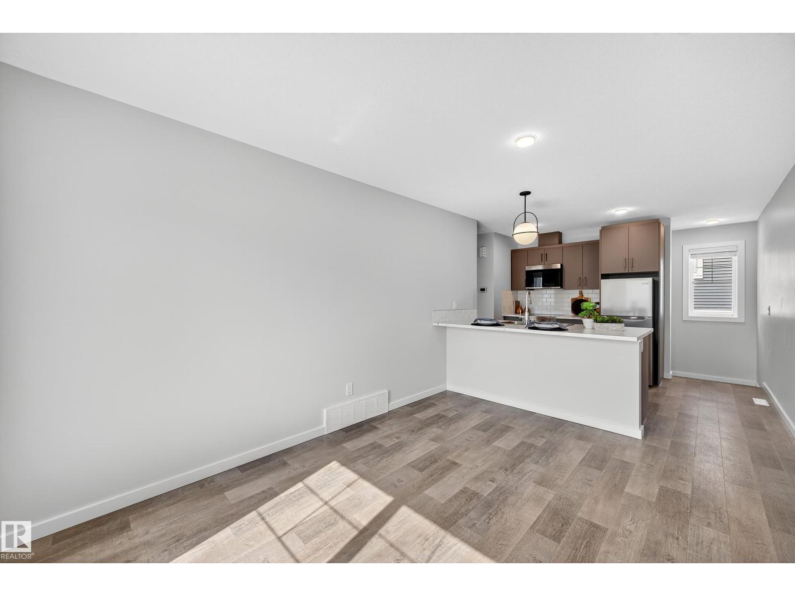 Photo 19 of 6337 Greenaway Av Nw, Edmonton AB