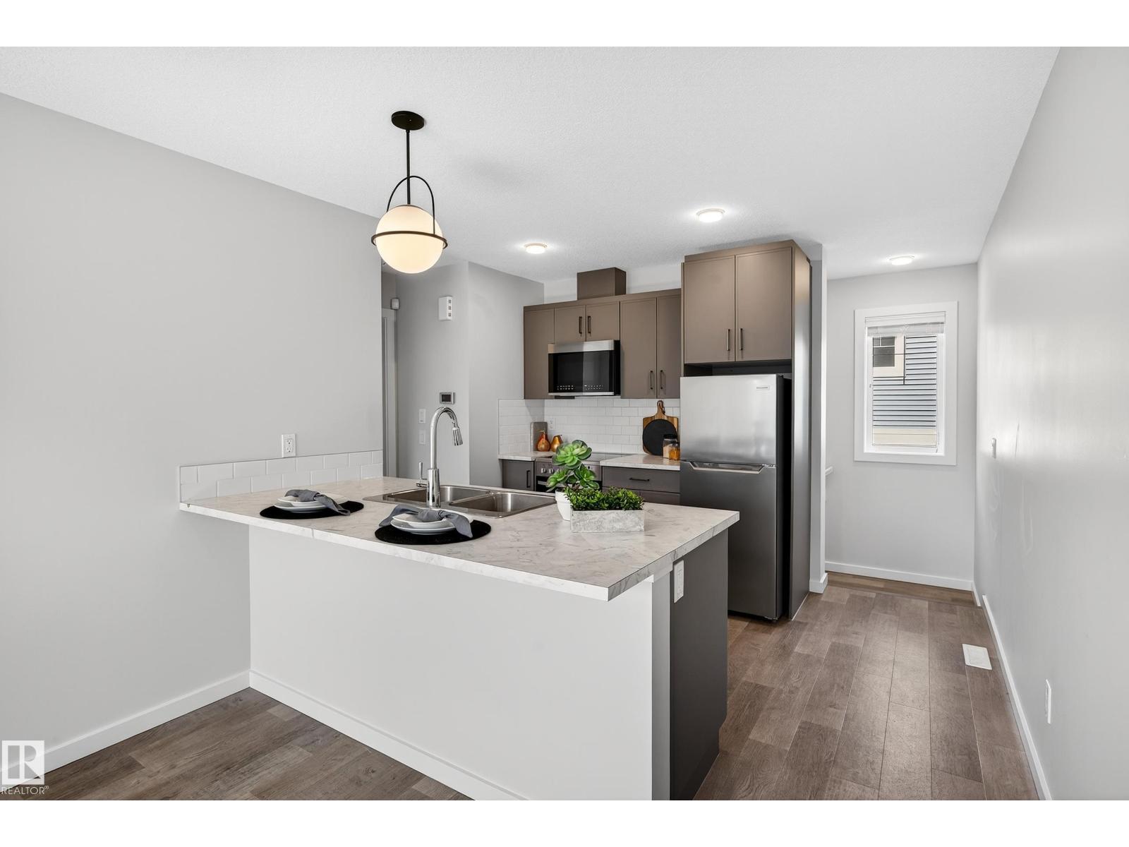 Photo 1 of 6337 Greenaway Av Nw, Edmonton AB