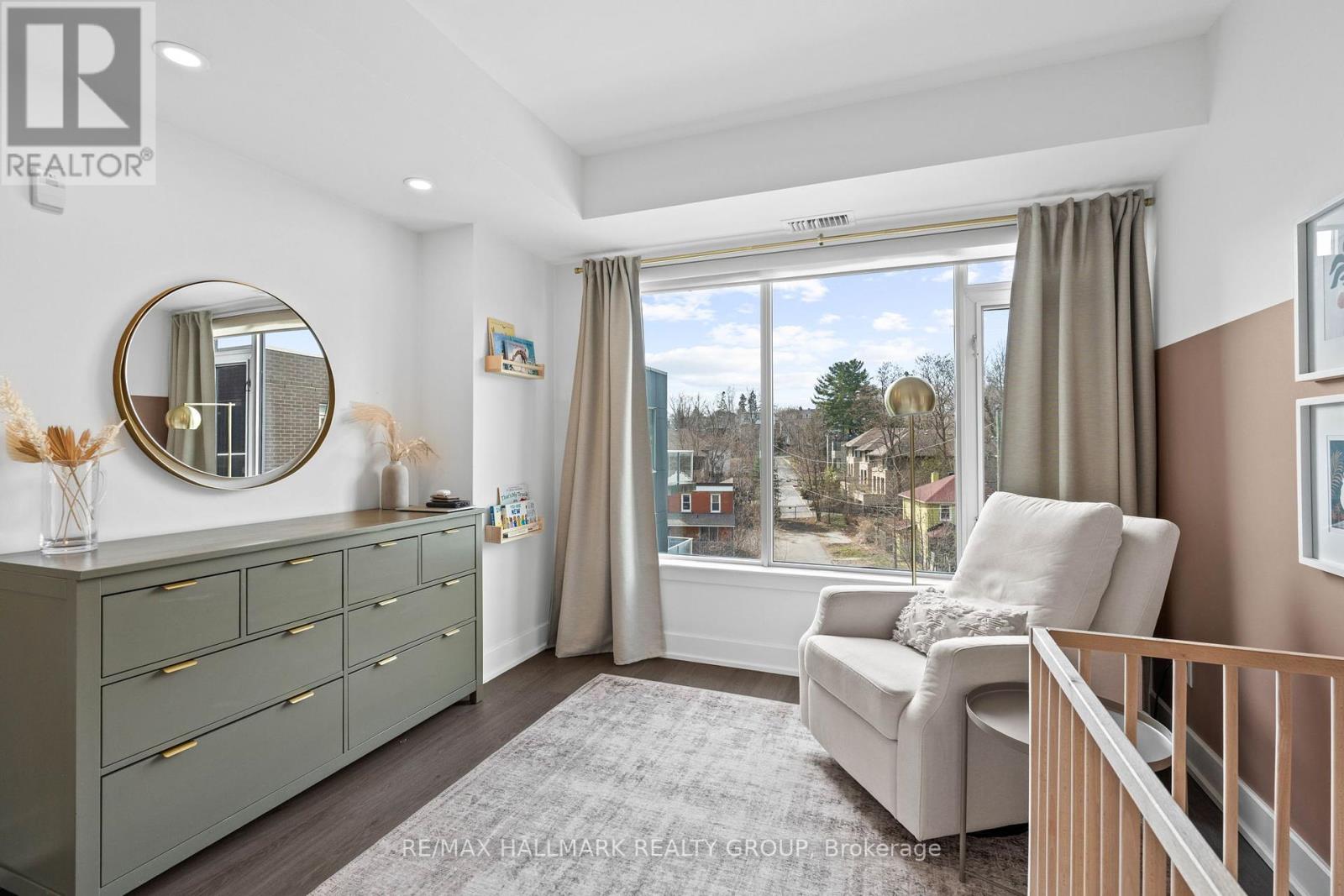 Photo 7 of 401 7 Marquette Avenue, Ottawa ON