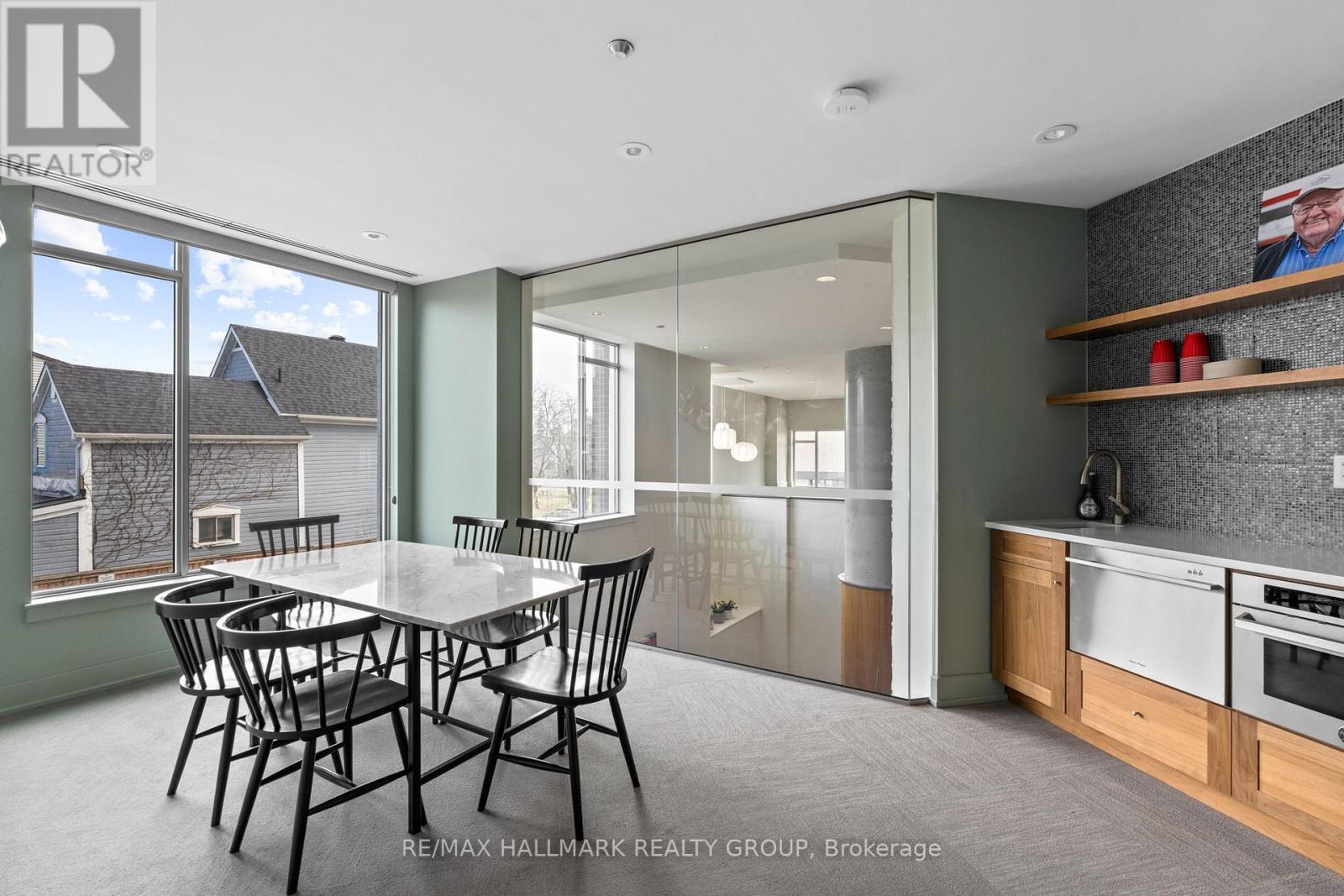Photo 10 of 401 7 Marquette Avenue, Ottawa ON
