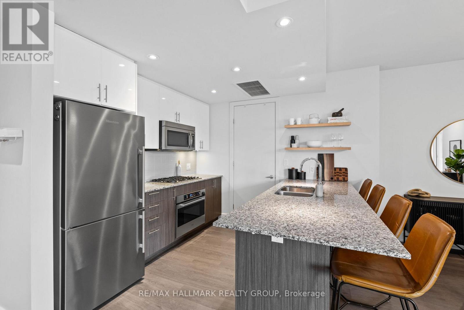 Photo 15 of 401 7 Marquette Avenue, Ottawa ON