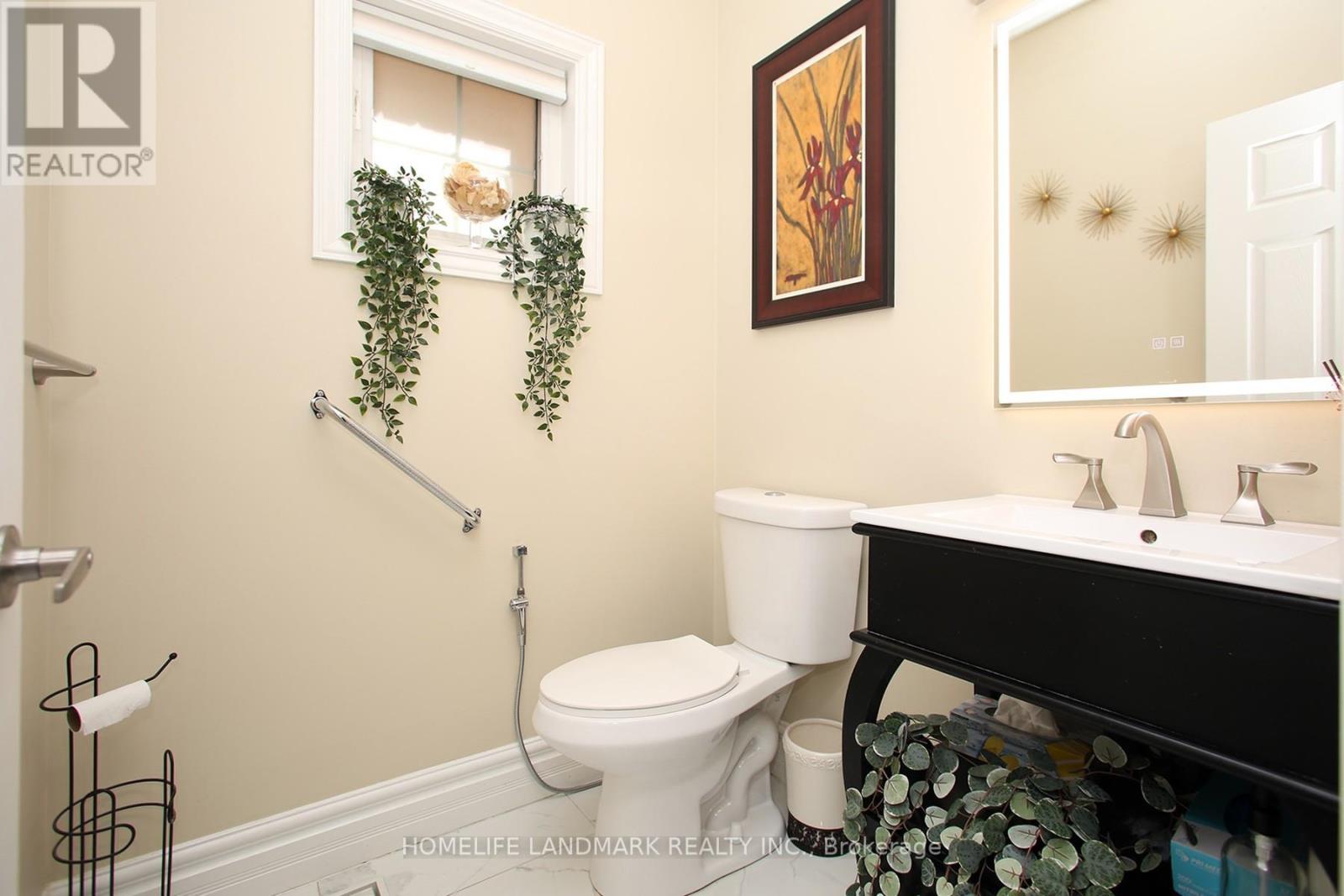 Photo 3 of 44 Skywood Drive, Richmond Hill ON