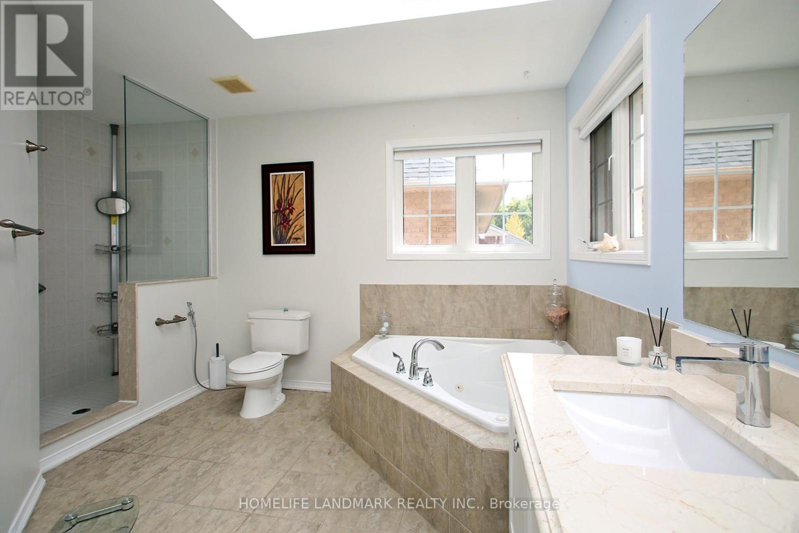 Photo 32 of 44 Skywood Drive, Richmond Hill ON