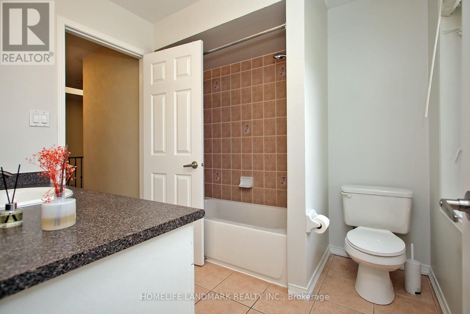 Photo 37 of 44 Skywood Drive, Richmond Hill ON