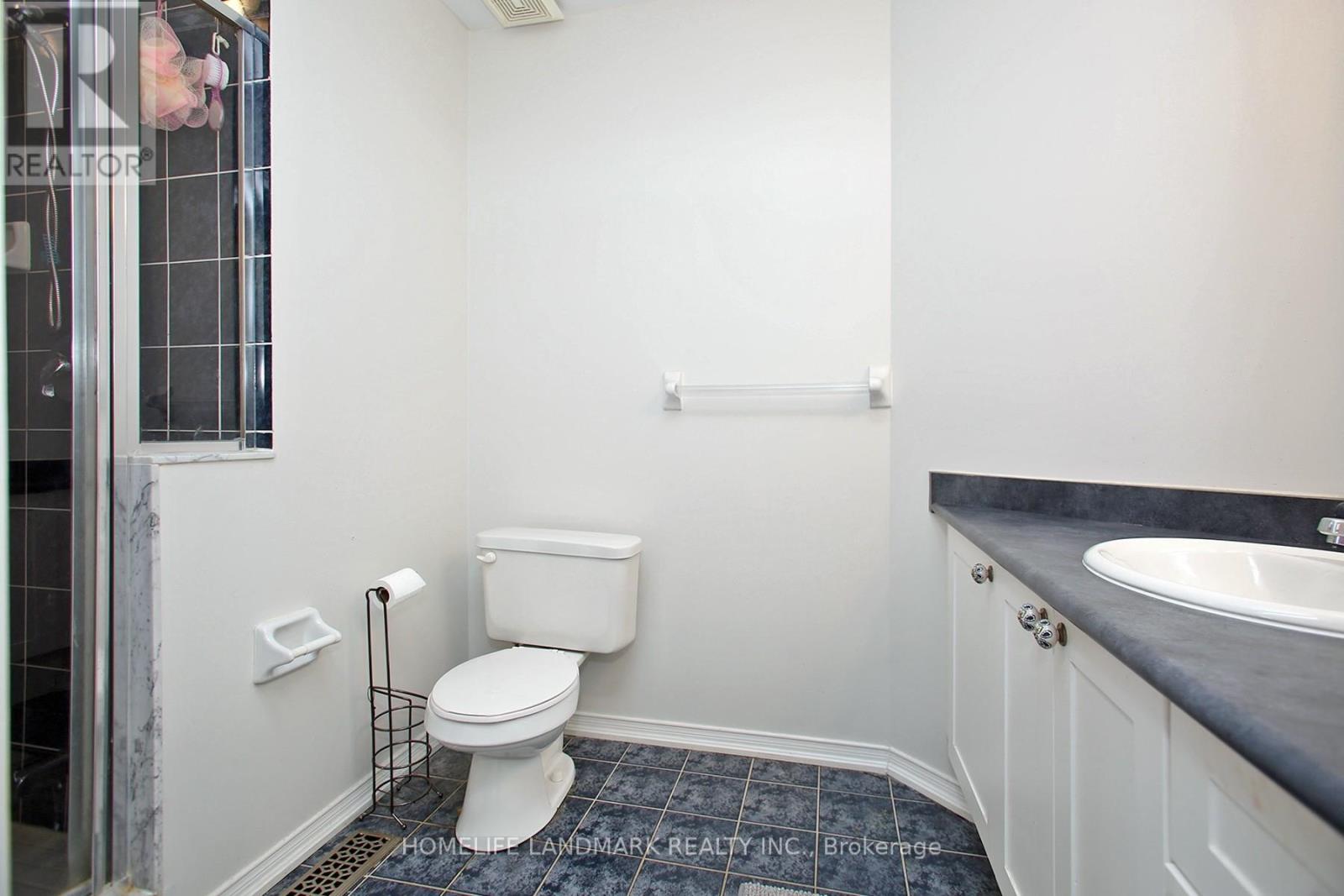 Photo 13 of 44 Skywood Drive, Richmond Hill ON