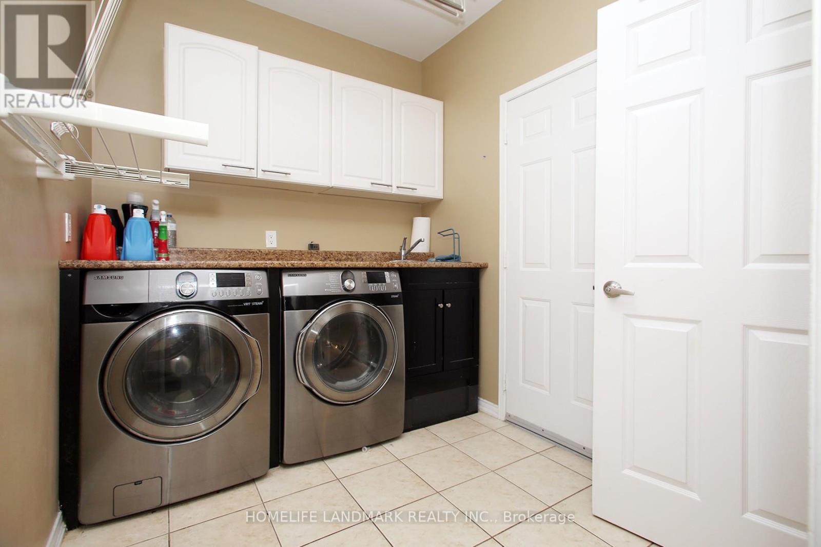 Photo 36 of 44 Skywood Drive, Richmond Hill ON