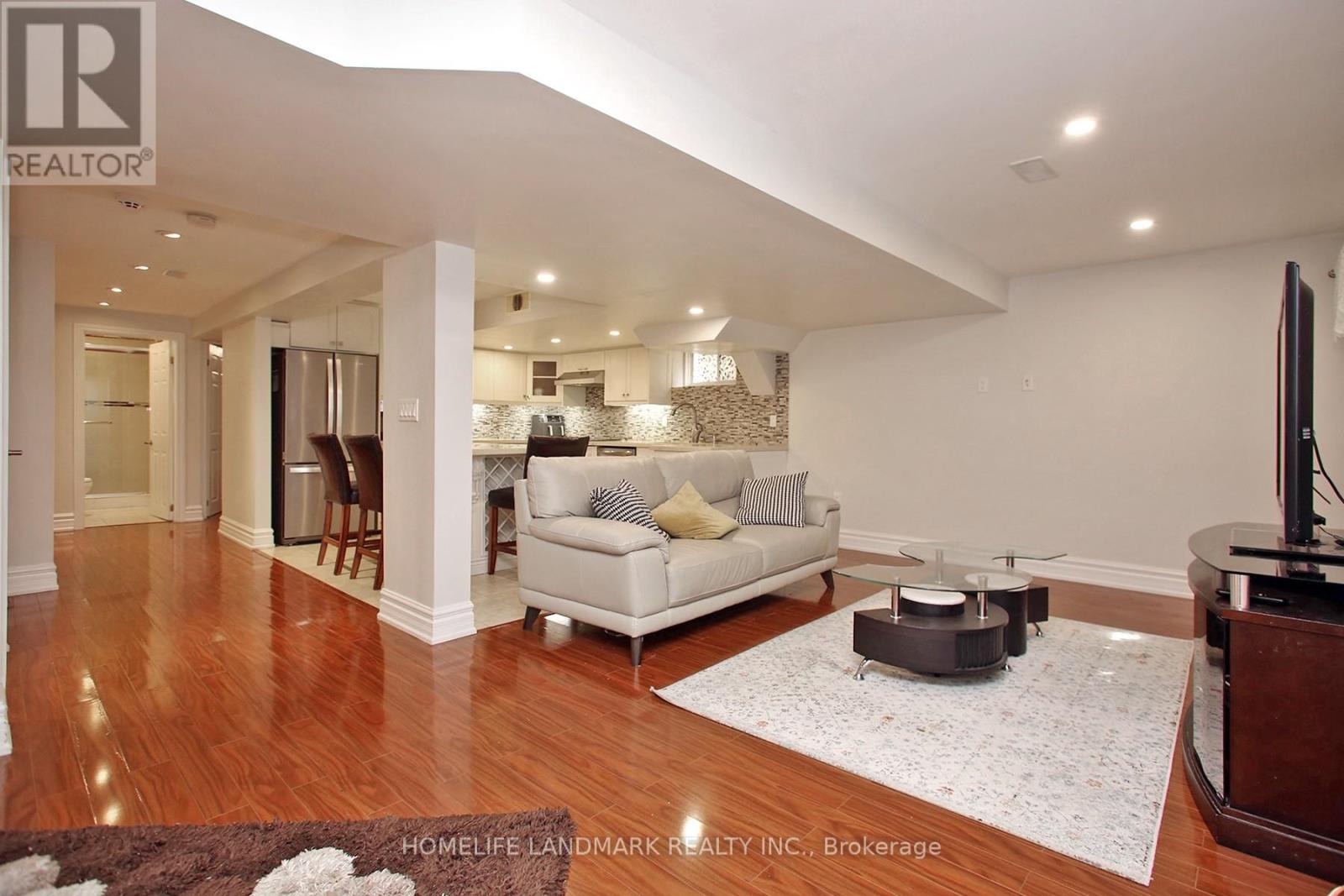 Photo 14 of 44 Skywood Drive, Richmond Hill ON