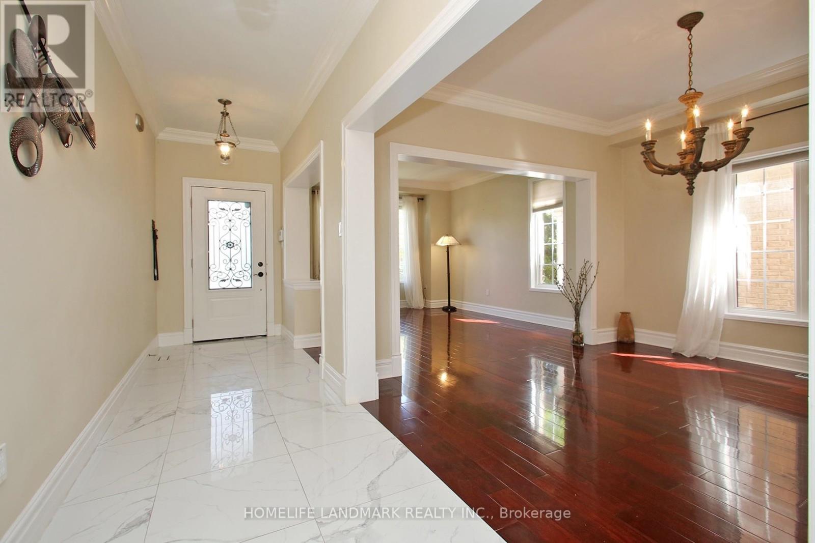 Photo 1 of 44 Skywood Drive, Richmond Hill ON