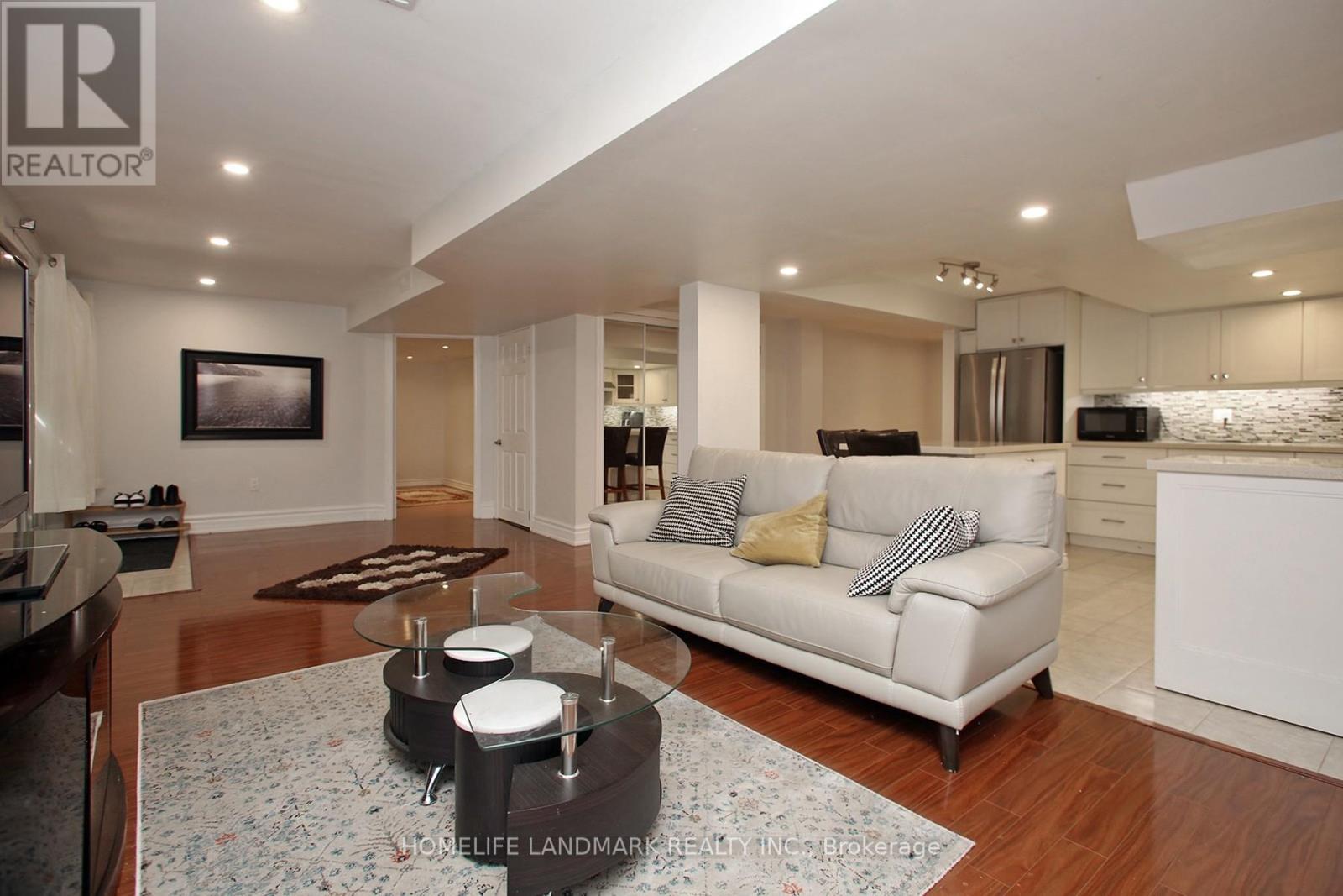 Photo 23 of 44 Skywood Drive, Richmond Hill ON