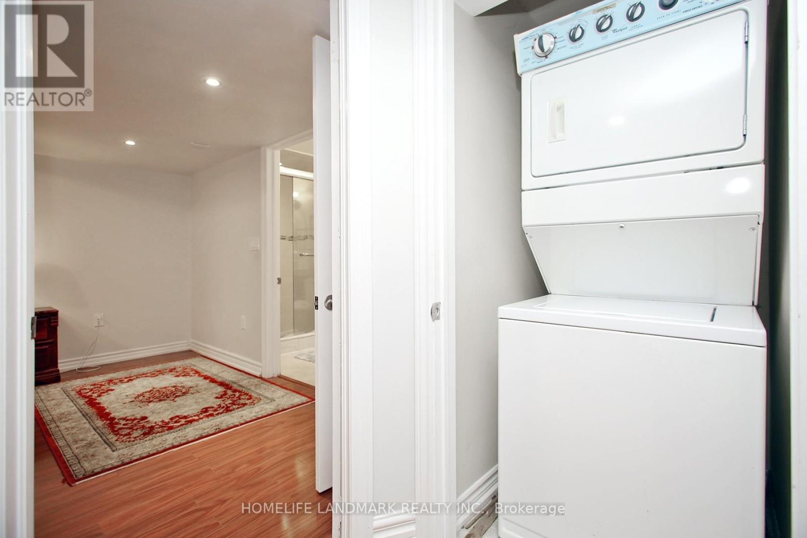 Photo 26 of 44 Skywood Drive, Richmond Hill ON