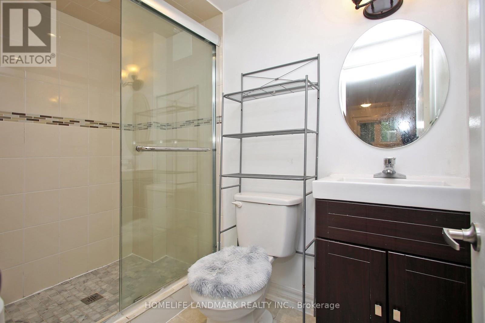 Photo 19 of 44 Skywood Drive, Richmond Hill ON
