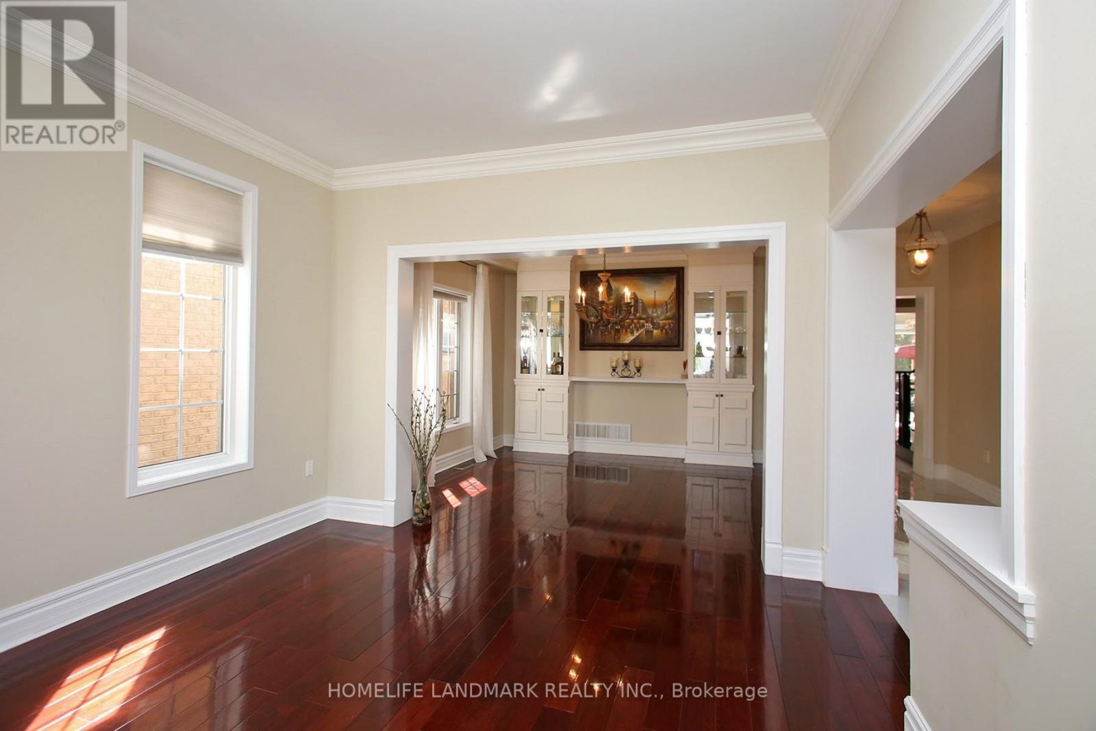 Photo 11 of 44 Skywood Drive, Richmond Hill ON