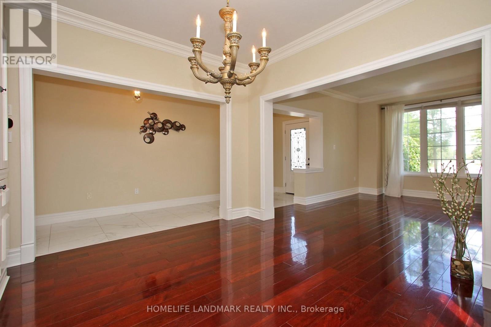 Photo 22 of 44 Skywood Drive, Richmond Hill ON
