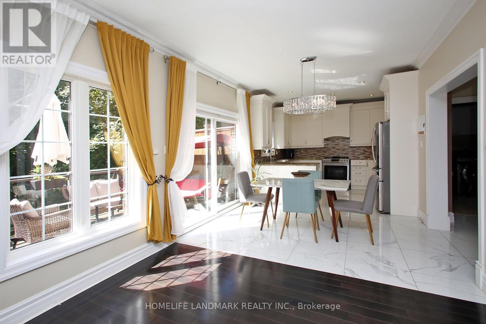 Photo 7 of 44 Skywood Drive, Richmond Hill ON
