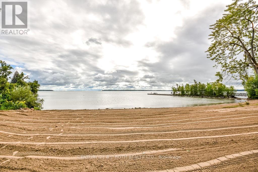 Photo 7 of 690 Hastings Avenue, Innisfil ON