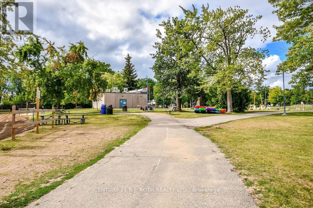 Photo 10 of 690 Hastings Avenue, Innisfil ON