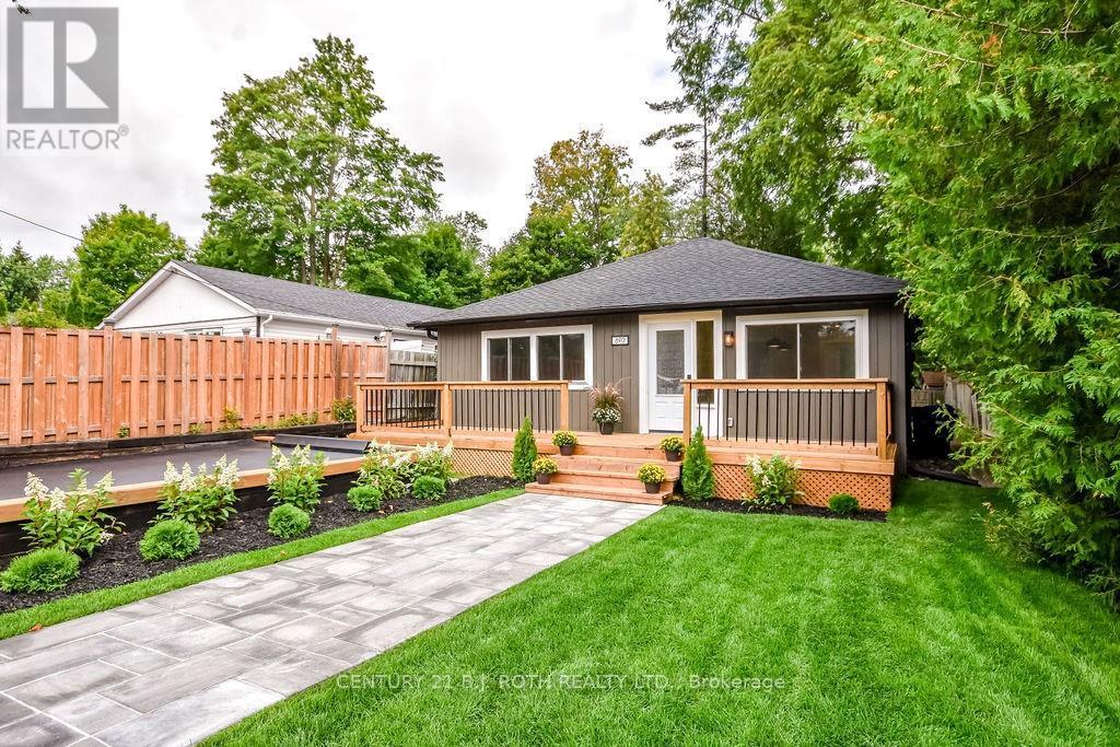Photo 12 of 690 Hastings Avenue, Innisfil ON