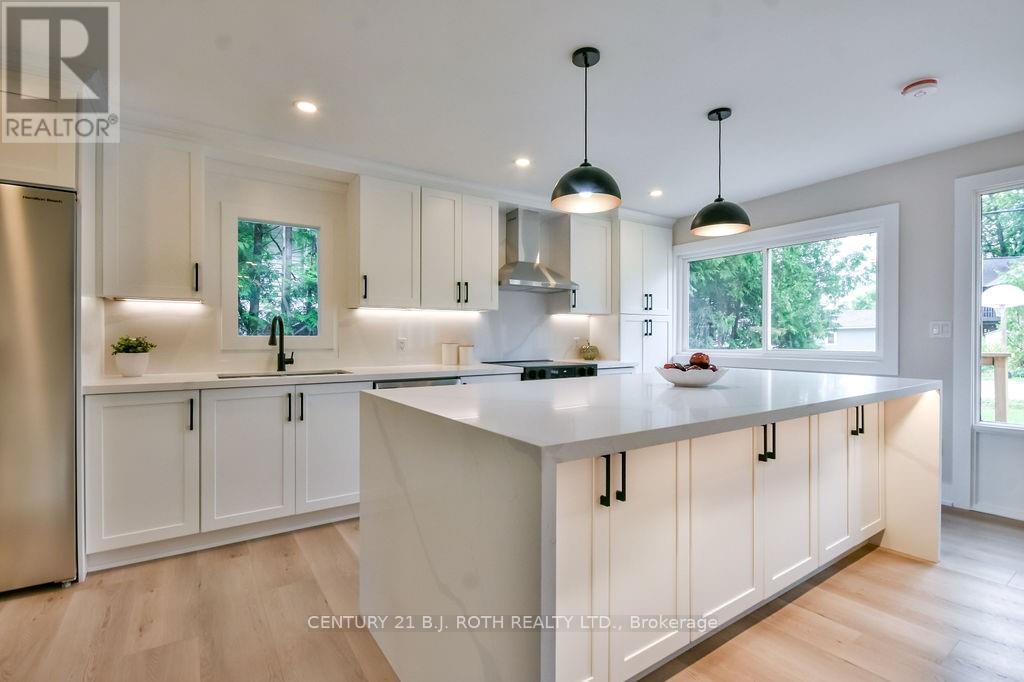 Photo 4 of 690 Hastings Avenue, Innisfil ON