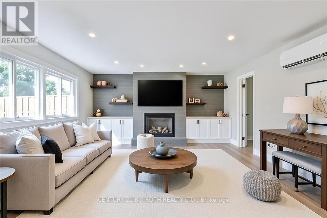 Photo 2 of 690 Hastings Avenue, Innisfil ON