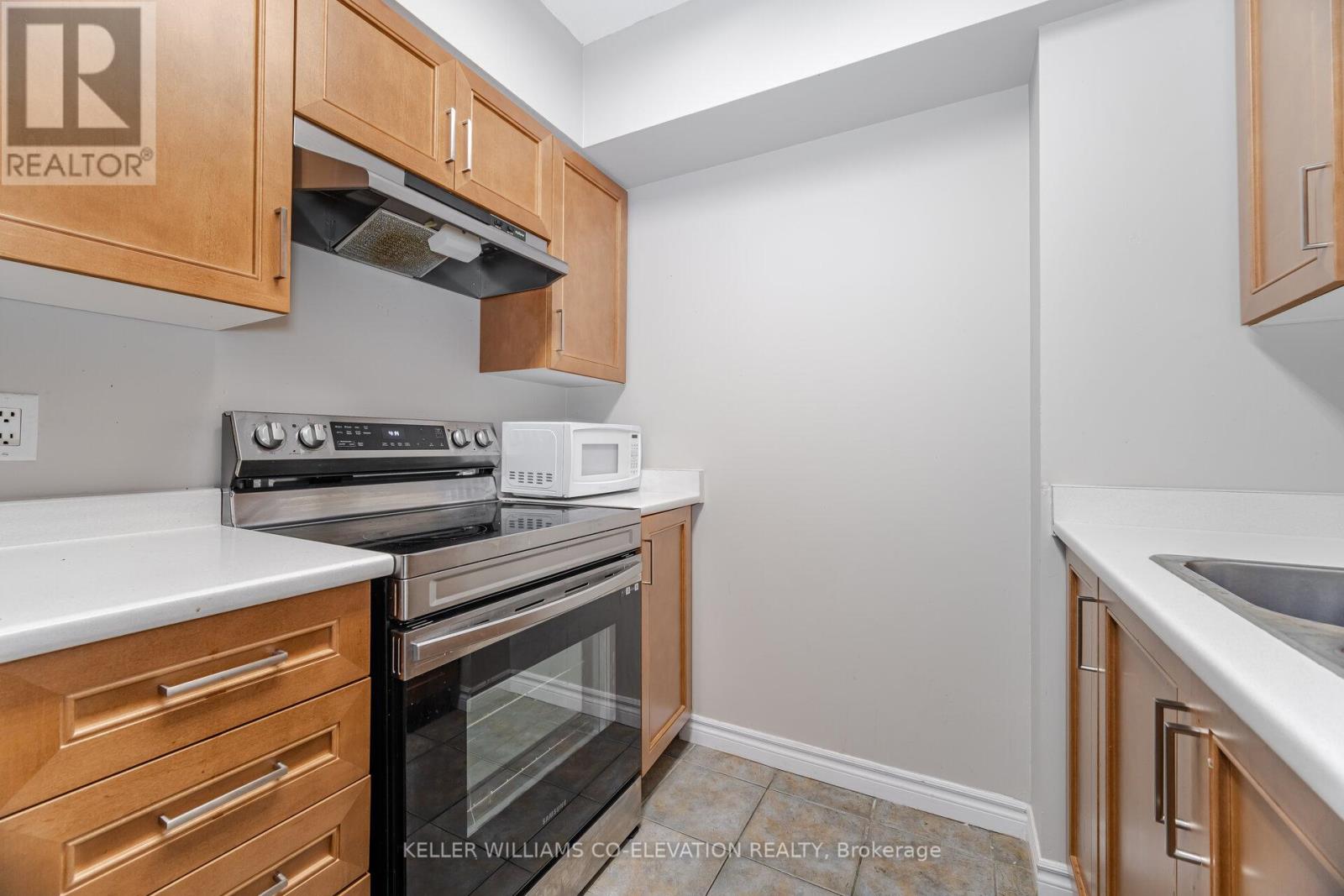 Photo 36 of 410 2088 Lawrence Avenue W, Toronto ON