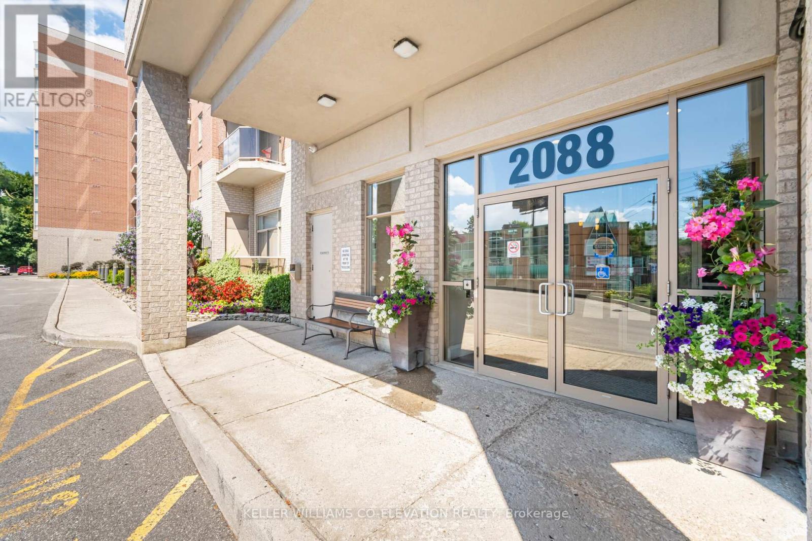 Photo 9 of 410 2088 Lawrence Avenue W, Toronto ON