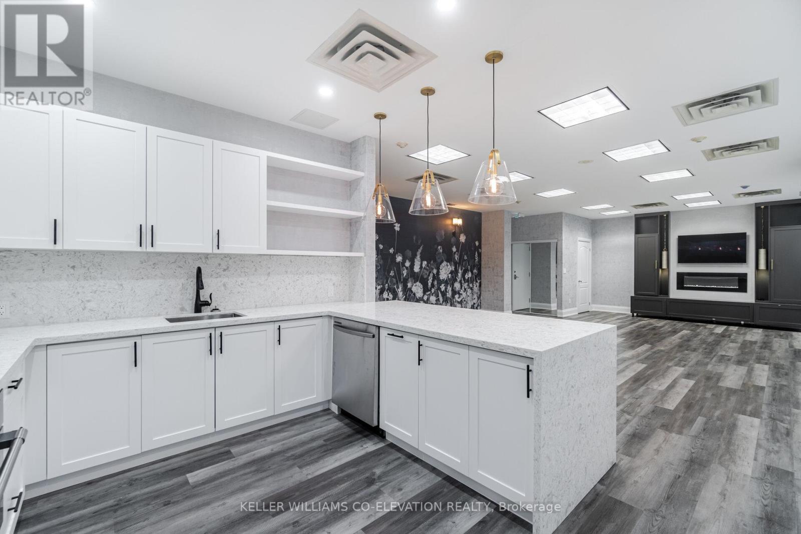 Photo 2 of 410 2088 Lawrence Avenue W, Toronto ON