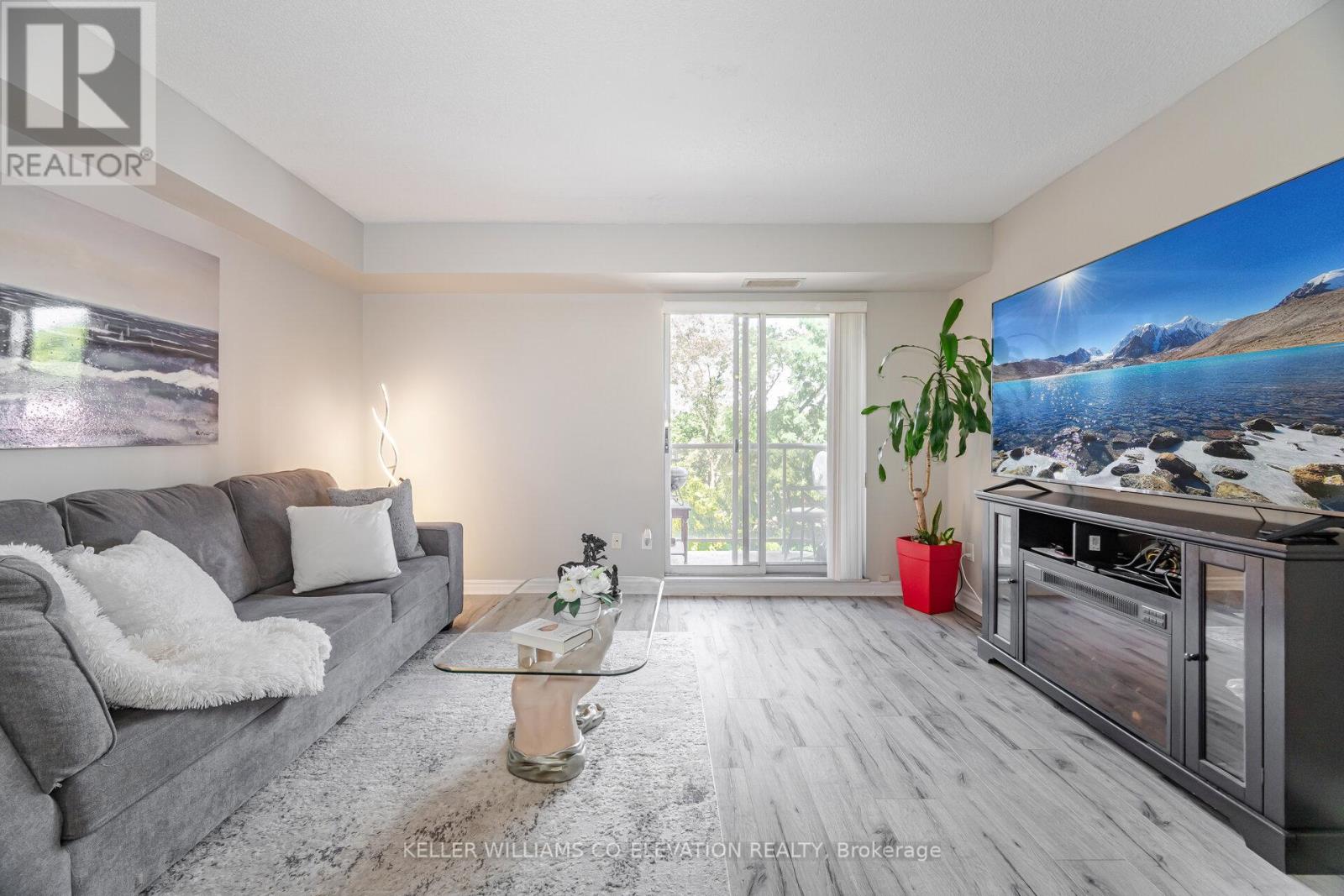 Photo 7 of 410 2088 Lawrence Avenue W, Toronto ON