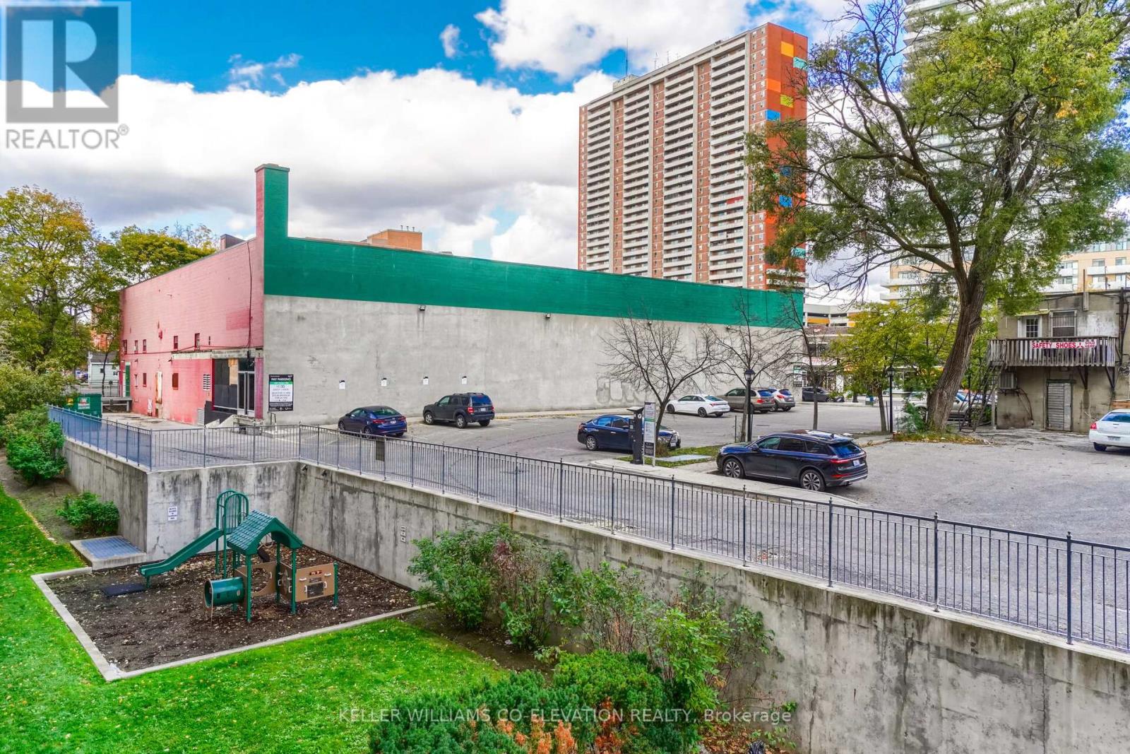 Photo 4 of 410 2088 Lawrence Avenue W, Toronto ON