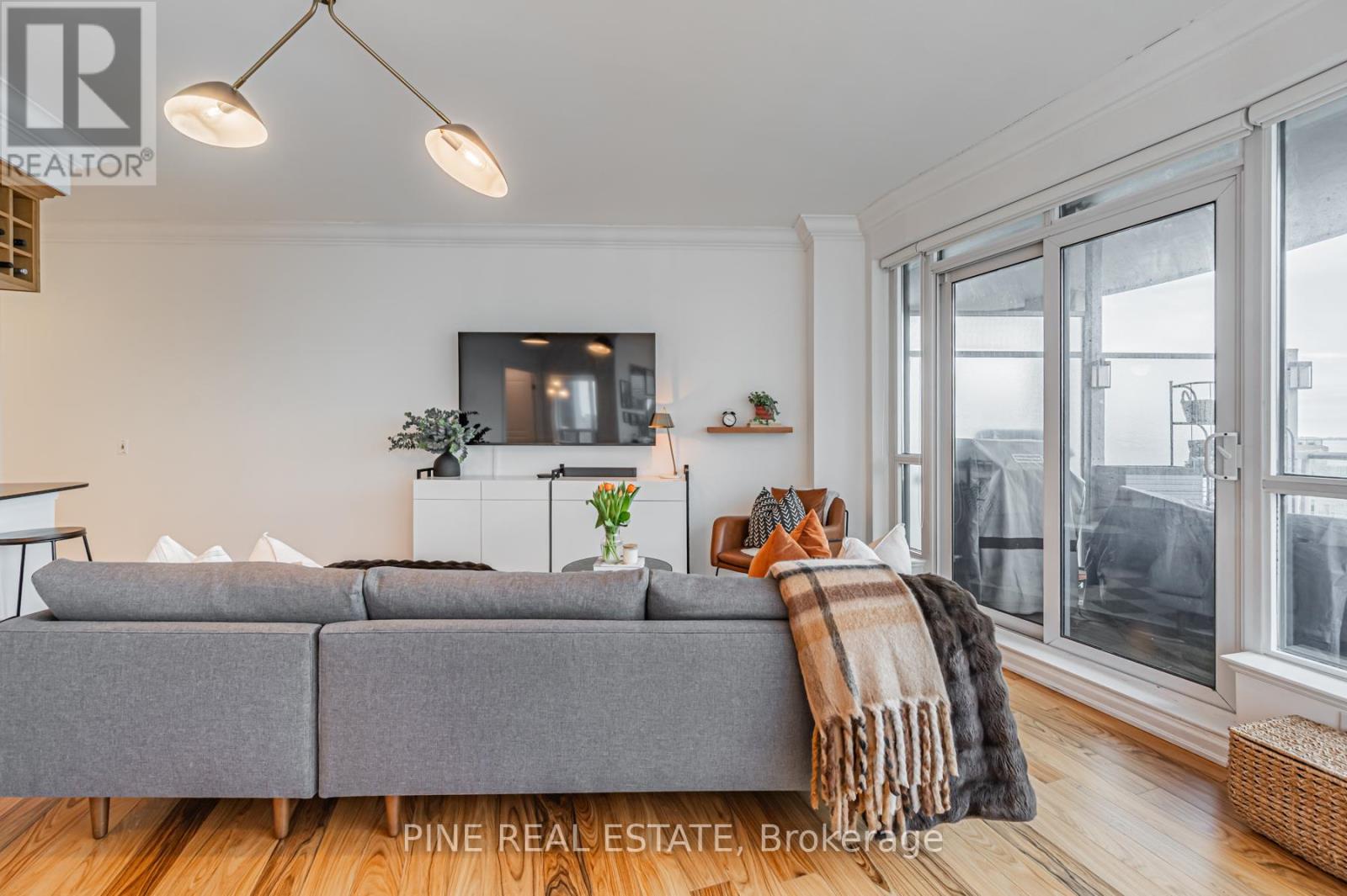 Photo 2 of 1112 2083 Lake Shore Boulevard W, Toronto ON