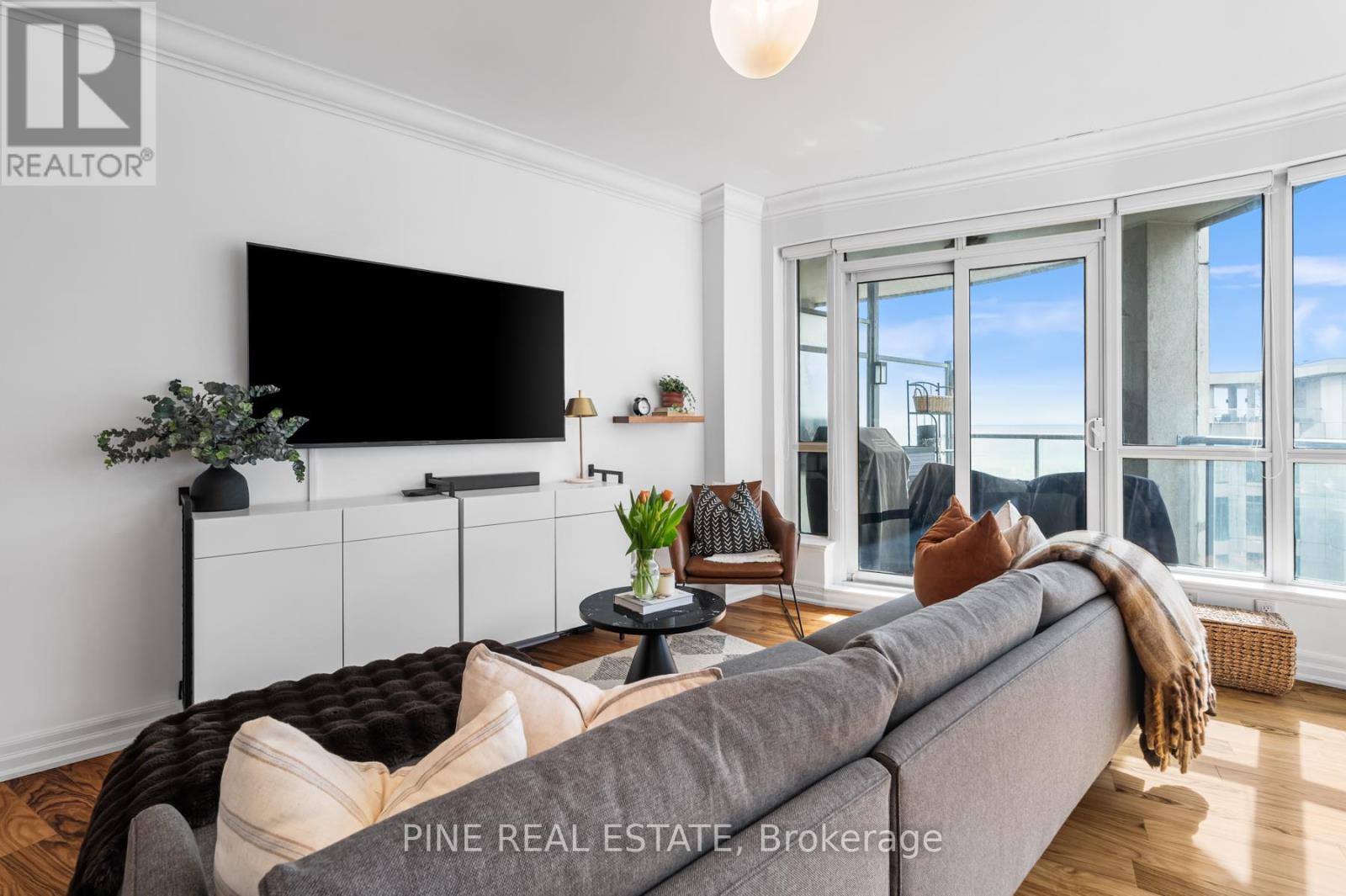Photo 19 of 1112 2083 Lake Shore Boulevard W, Toronto ON