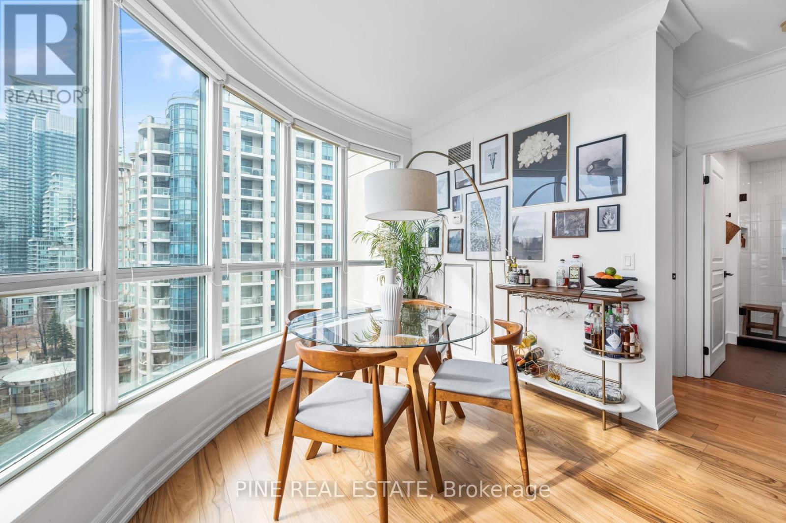 Photo 3 of 1112 2083 Lake Shore Boulevard W, Toronto ON