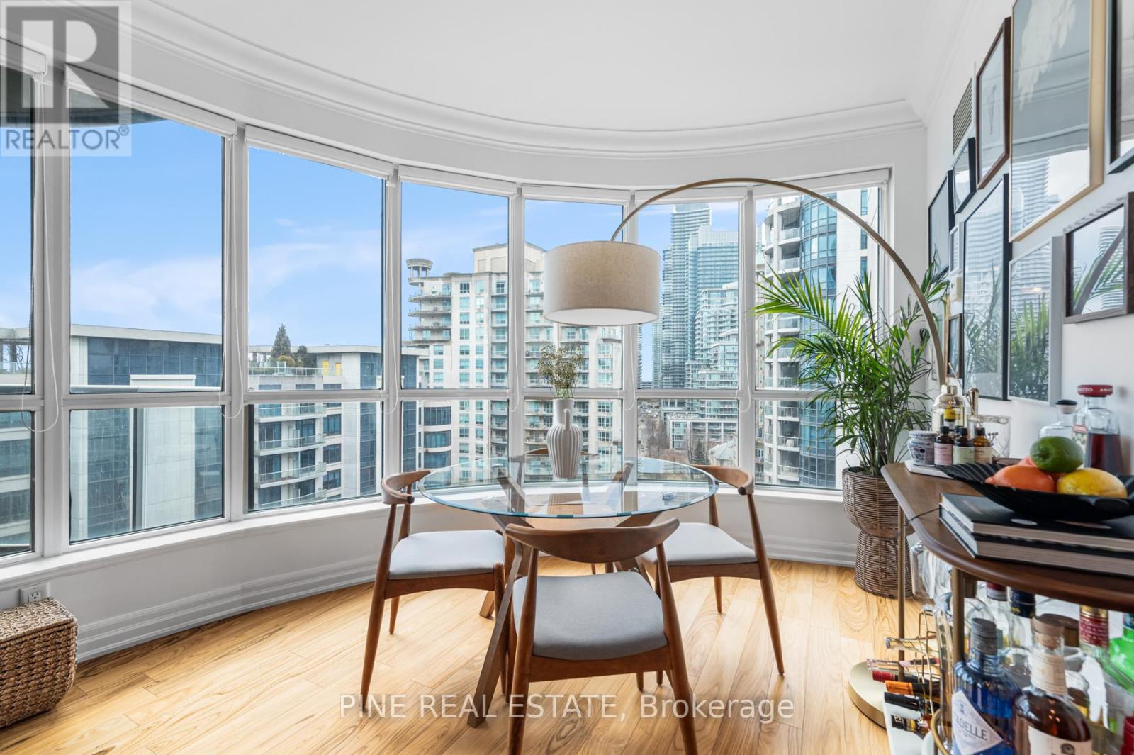 Photo 11 of 1112 2083 Lake Shore Boulevard W, Toronto ON