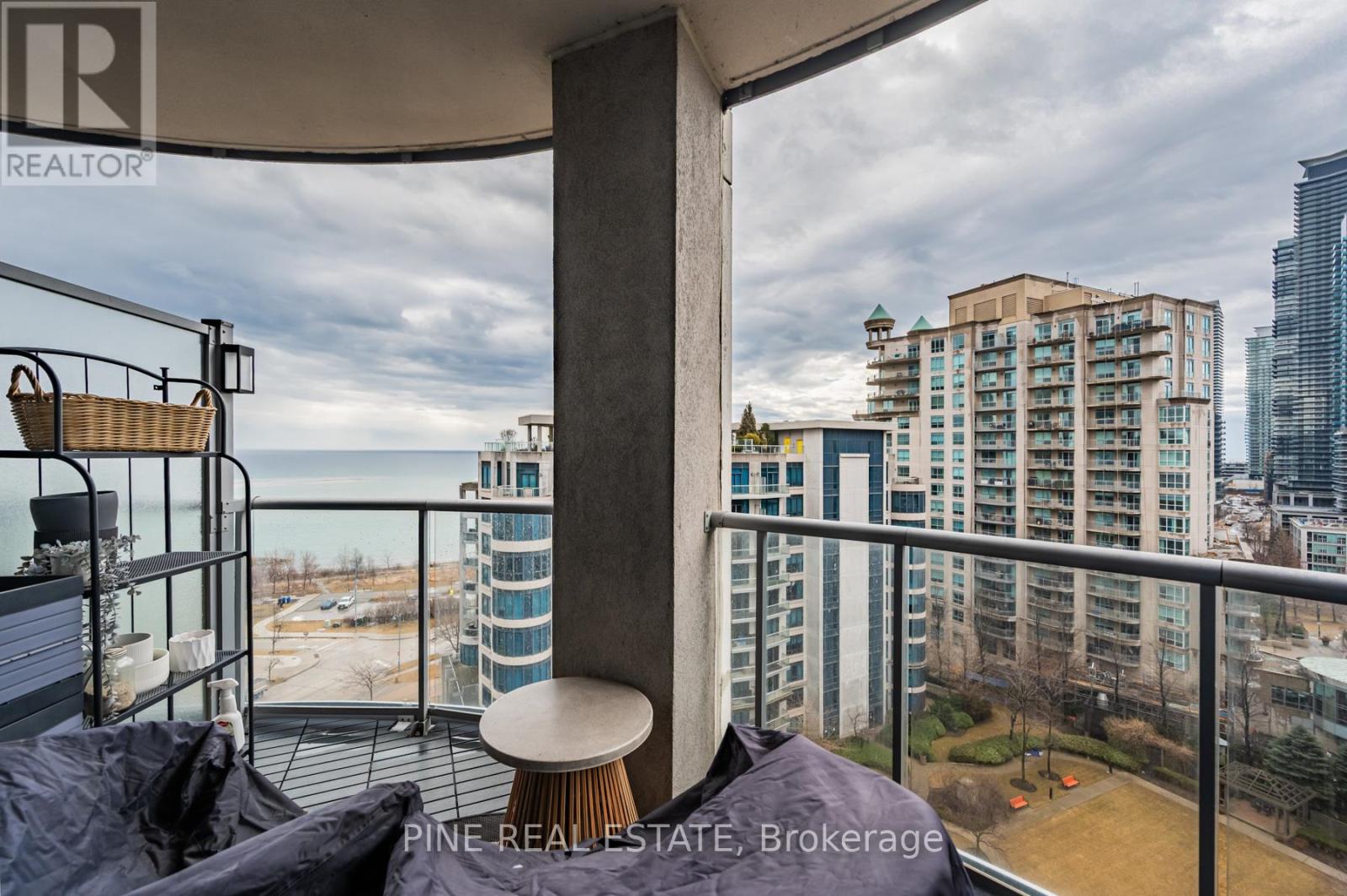 Photo 10 of 1112 2083 Lake Shore Boulevard W, Toronto ON