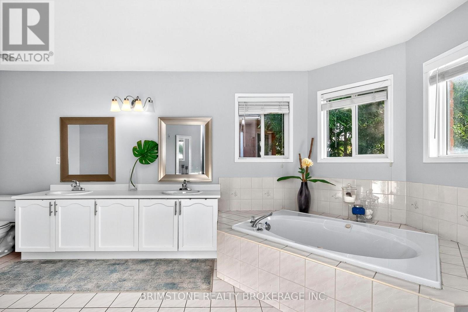 Photo 23 of 7 Banington Crescent, Brampton ON