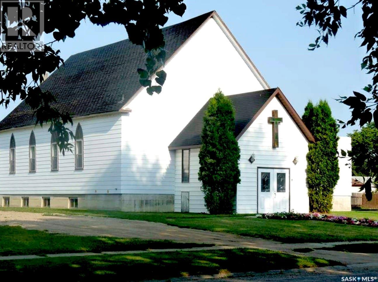 Photo 4 of 402 Douglass Street, Outlook SK