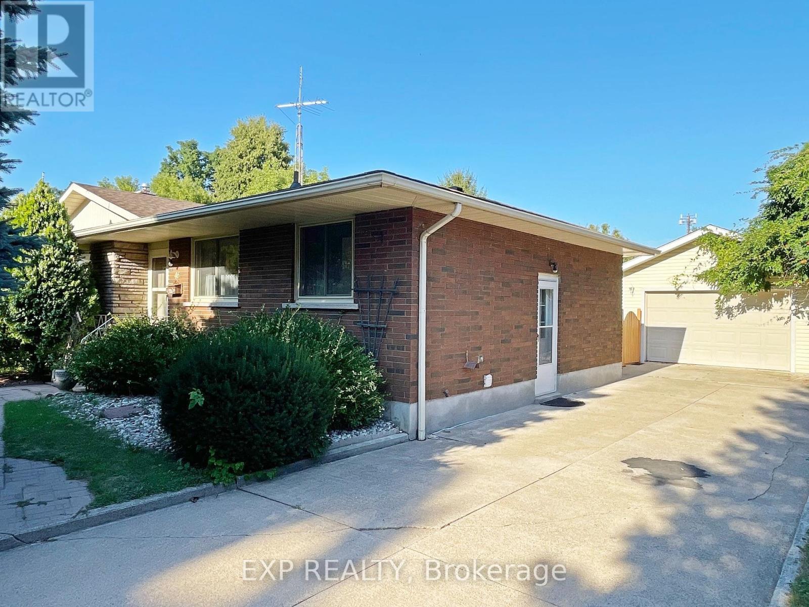 Photo 5 of 46 Croydon Drive, St Catharines ON
