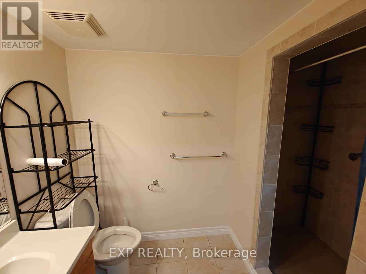 Photo 10 of 46 Croydon Drive, St Catharines ON