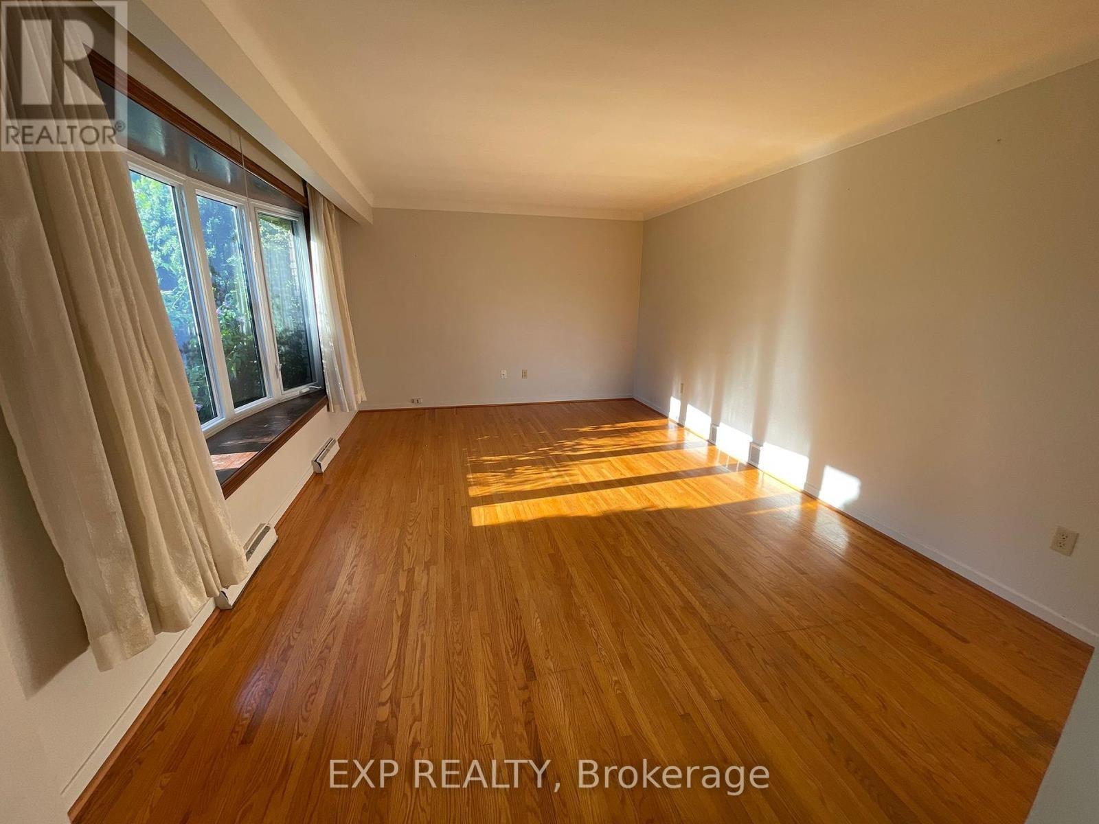 Photo 8 of 46 Croydon Drive, St Catharines ON