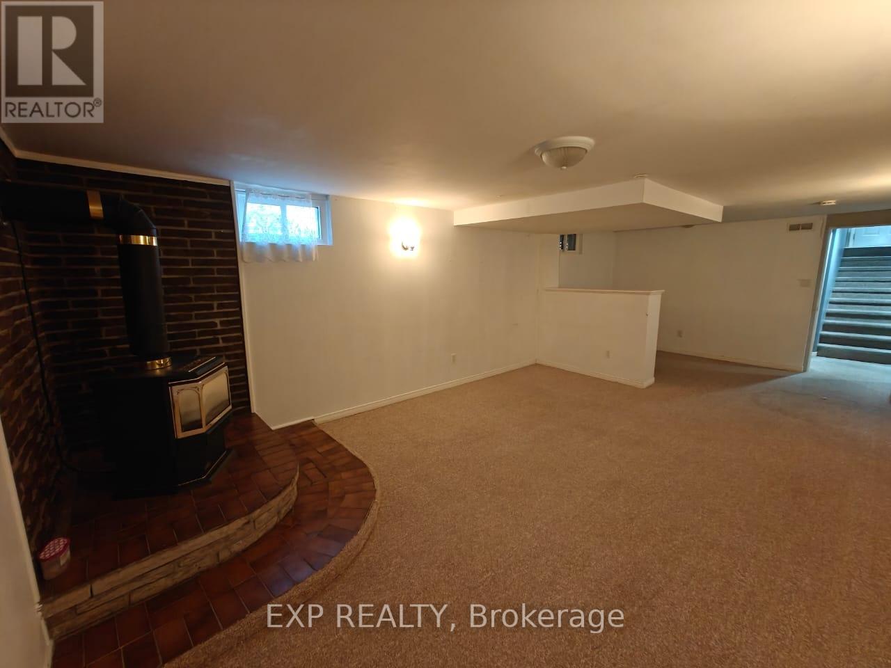Photo 13 of 46 Croydon Drive, St Catharines ON