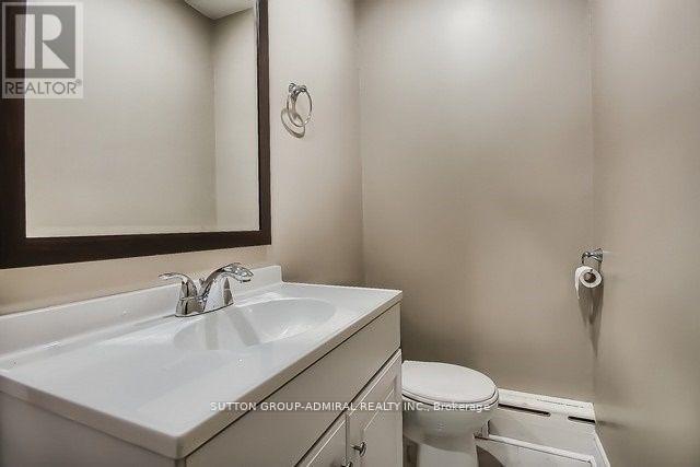 Photo 5 of 71 Spruce Avenue, Richmond Hill ON