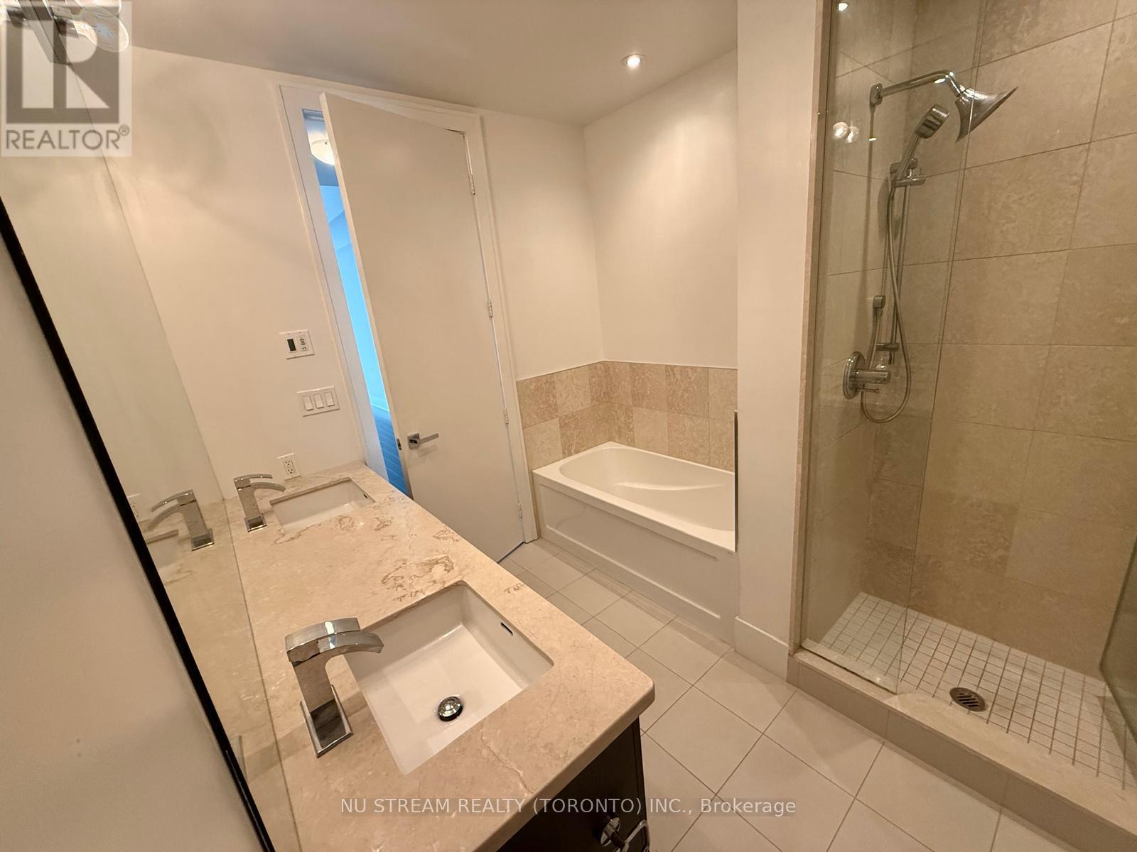 Photo 2 of 717 29 Queens Quay E, Toronto ON