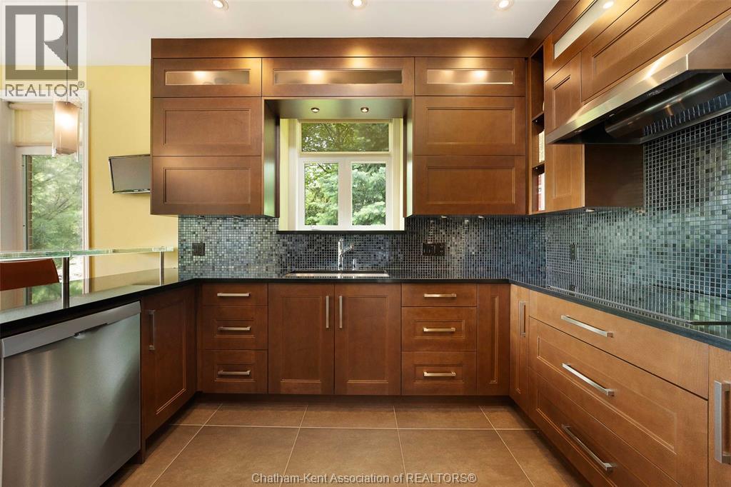 Photo 15 of 50 St Andrews Place, Chatham ON