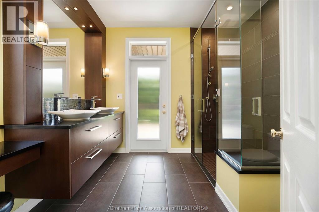 Photo 25 of 50 St Andrews Place, Chatham ON