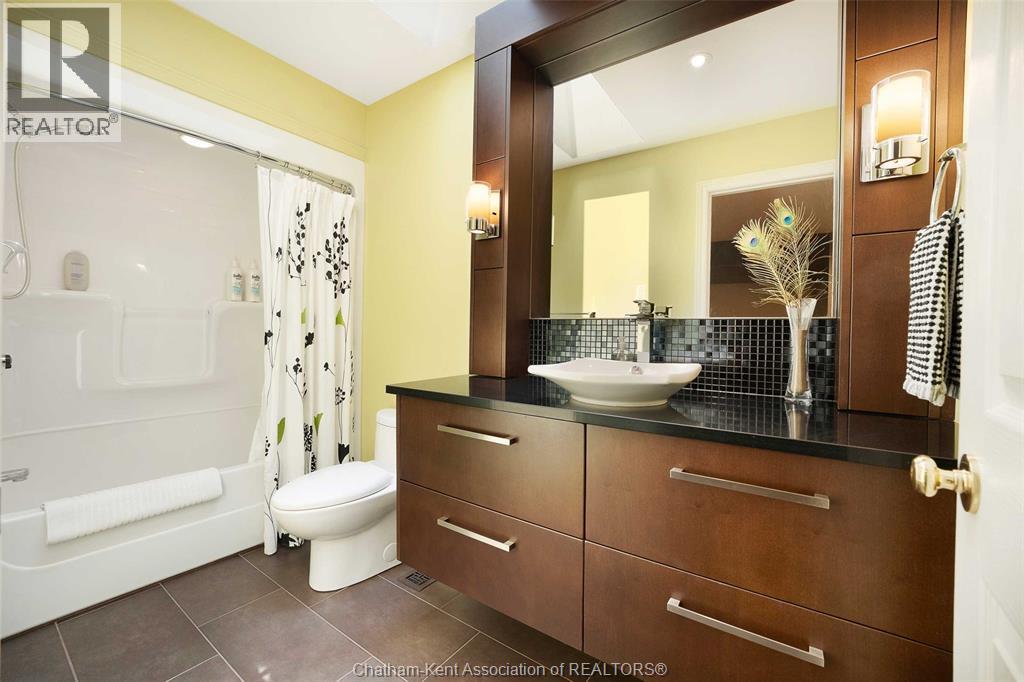 Photo 29 of 50 St Andrews Place, Chatham ON
