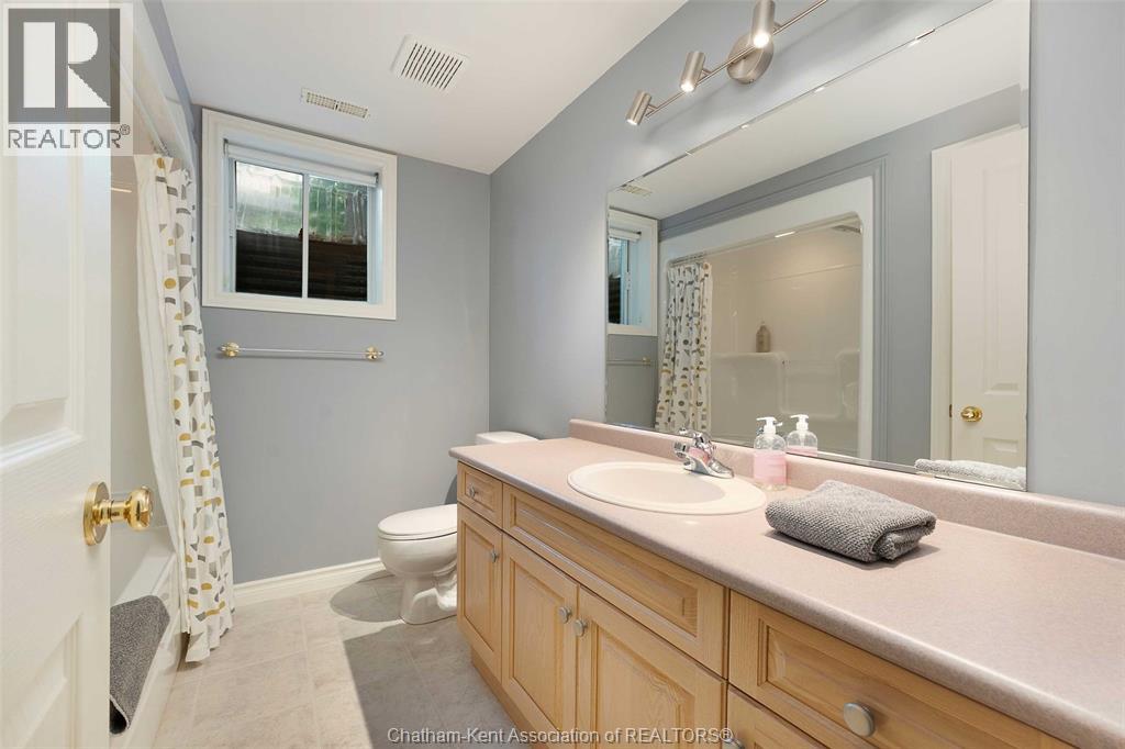 Photo 37 of 50 St Andrews Place, Chatham ON