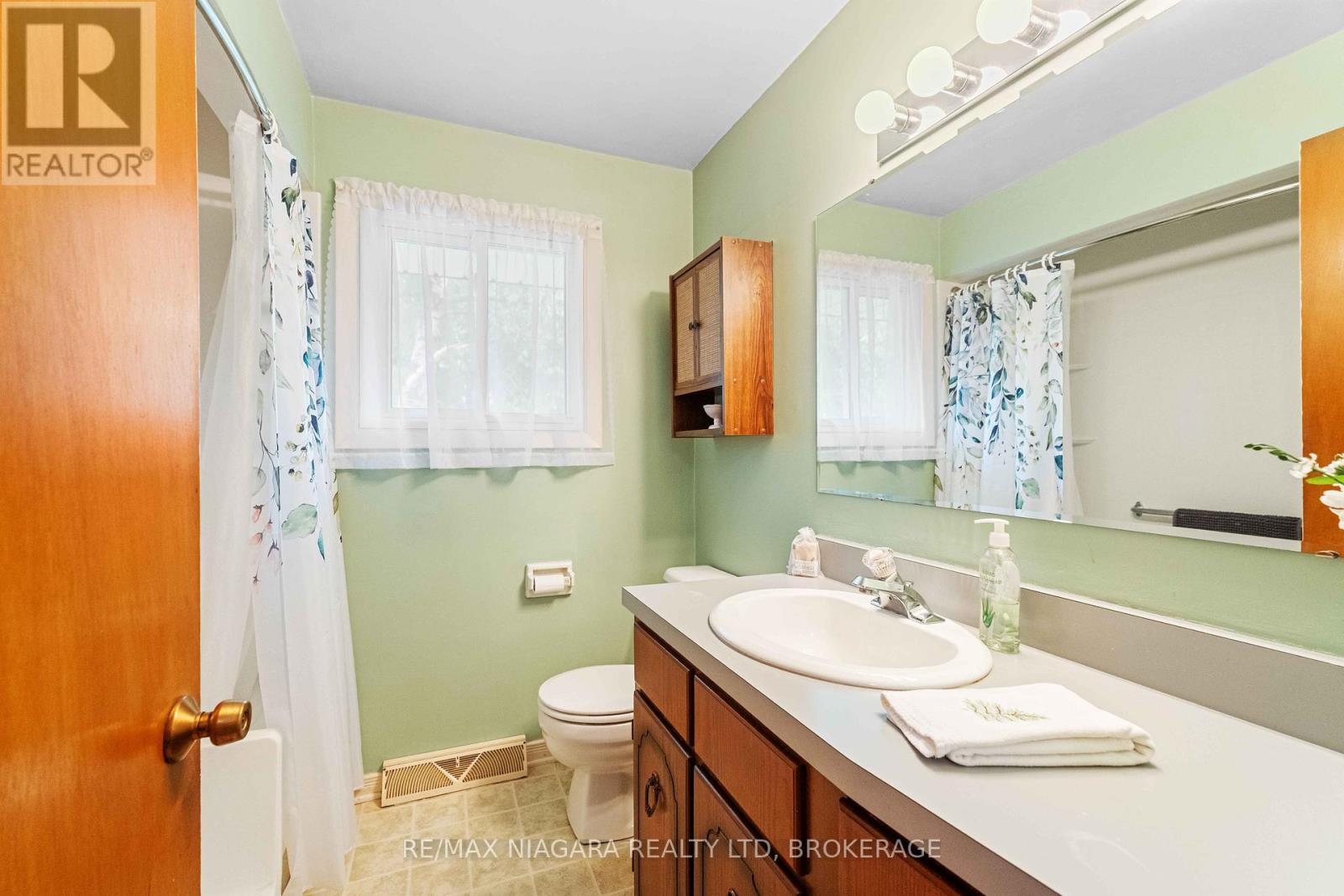 Photo 14 of 5840 Keith Street, Niagara Falls ON